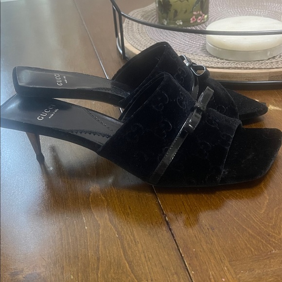 Gucci Women's Black Velvet Heels - Picture 10 of 14